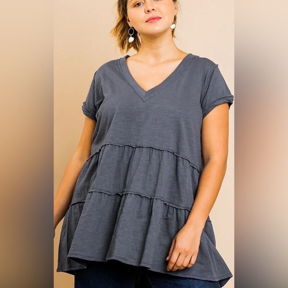 •CUPIO•ARMY GREEN V NECK 3-TIER PEPLUM SHORT SLEEVE TUNIC TOP SIZE SMALL EUC